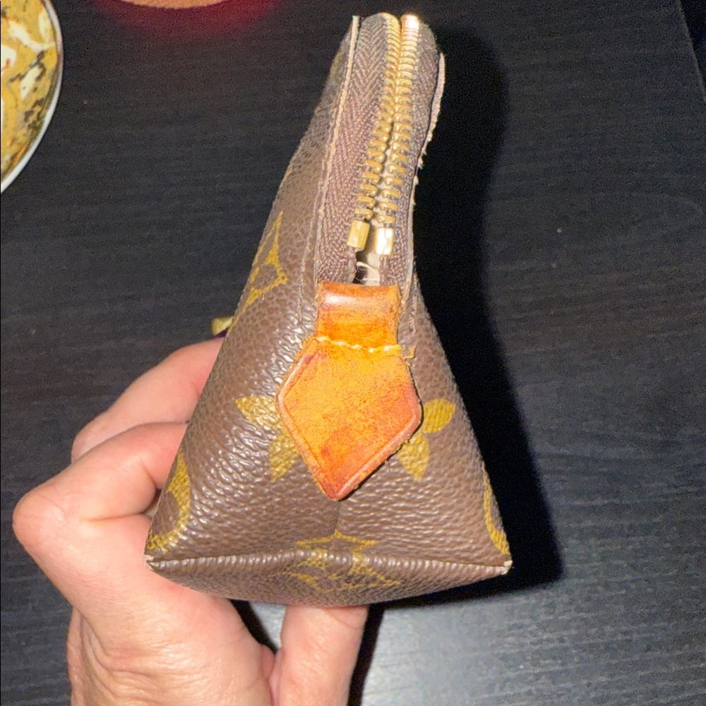 Louis Vuitton Brown and Gold Monogram Clutch - Picture 4 of 16